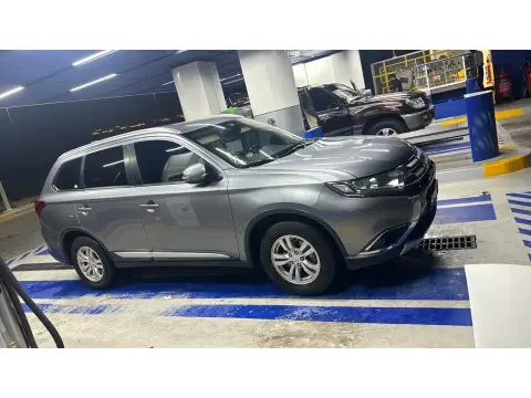 2017 Mitsubishi Outlander ES
