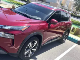 2021 Nissan Rogue في Dubai سيارة مستعملة
