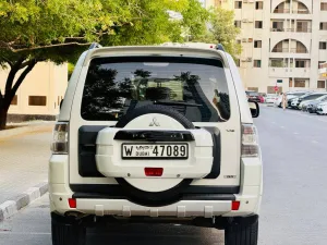 2018 Mitsubishi Pajero GLS
