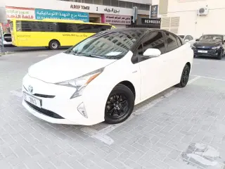 2017 Toyota Prius in Dubai used car