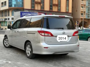 2014 نيسان كويست LE