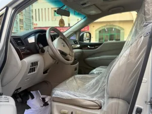2014 نيسان كويست LE
