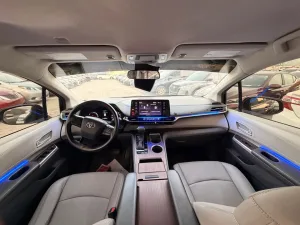 2022 Toyota Sienna LE