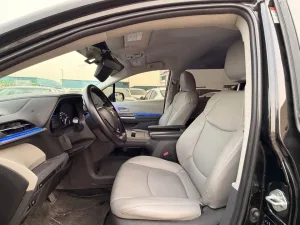 2022 Toyota Sienna LE