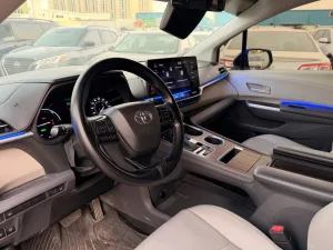 2022 Toyota Sienna LE