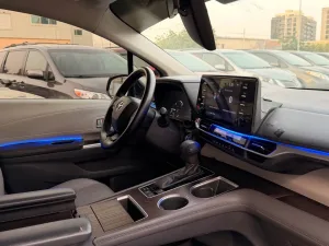 2022 Toyota Sienna LE