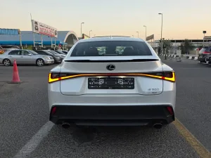 2022 لكزس اي اس