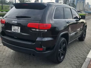 2017 جييب جراند شيروكي Laredo E