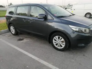 2017 Kia Carnival in Dubai used car