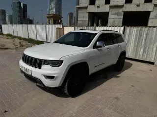 2019 Jeep Grand Cherokee في Dubai سيارة مستعملة