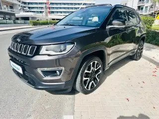 2018 Jeep Compass في Dubai سيارة مستعملة