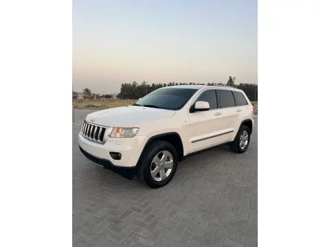 2012 جييب جراند شيروكي Laredo E