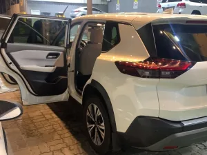 2023 نيسان روج SV