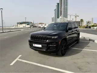 2023 Jeep Grand Cherokee في Dubai سيارة مستعملة