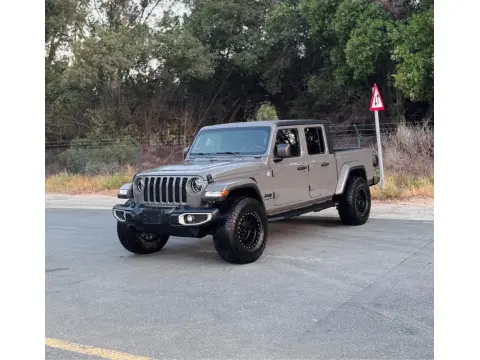 2021 جييب جلاديتير Willys Sport