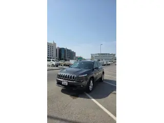 2014 Jeep Cherokee في Dubai سيارة مستعملة