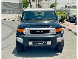 2020 Toyota FJ Cruiser في Dubai سيارة مستعملة