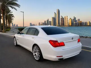 2011 BMW 7-Series في Abu Dhabi سيارة مستعملة