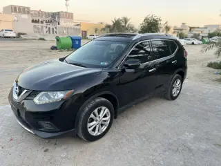 2014 Nissan Rogue في Dubai سيارة مستعملة