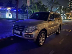 2019 ميتسوبيشي باجيرو Signature Edition