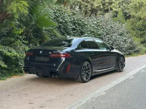 2025 بي أم دابليو ام ٥ Standard