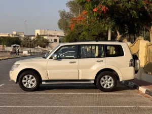 2014 ميتسوبيشي باجيرو GLS
