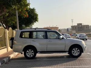 2014 ميتسوبيشي باجيرو GLS