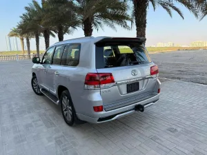 2018 تويوتا لاند كروزر VXR