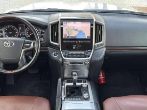 2018 تويوتا لاند كروزر VXR