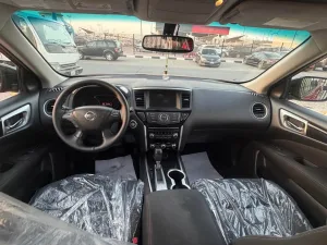 2017 Nissan Pathfinder XE