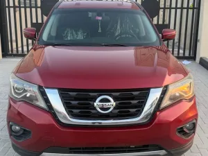 2017 Nissan Pathfinder XE