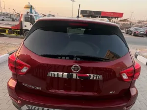 2017 Nissan Pathfinder XE