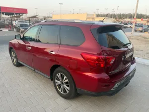 2017 Nissan Pathfinder XE