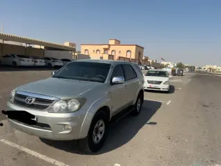 2008 Toyota Fortuner في Abu Dhabi سيارة مستعملة