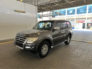 2015 ميتسوبيشي باجيرو GLS