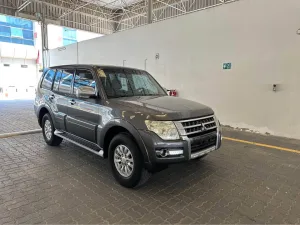 2015 ميتسوبيشي باجيرو GLS