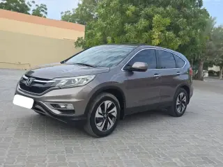 2015 Honda CR-V في Dubai سيارة مستعملة