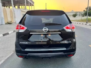 2015 نيسان روج