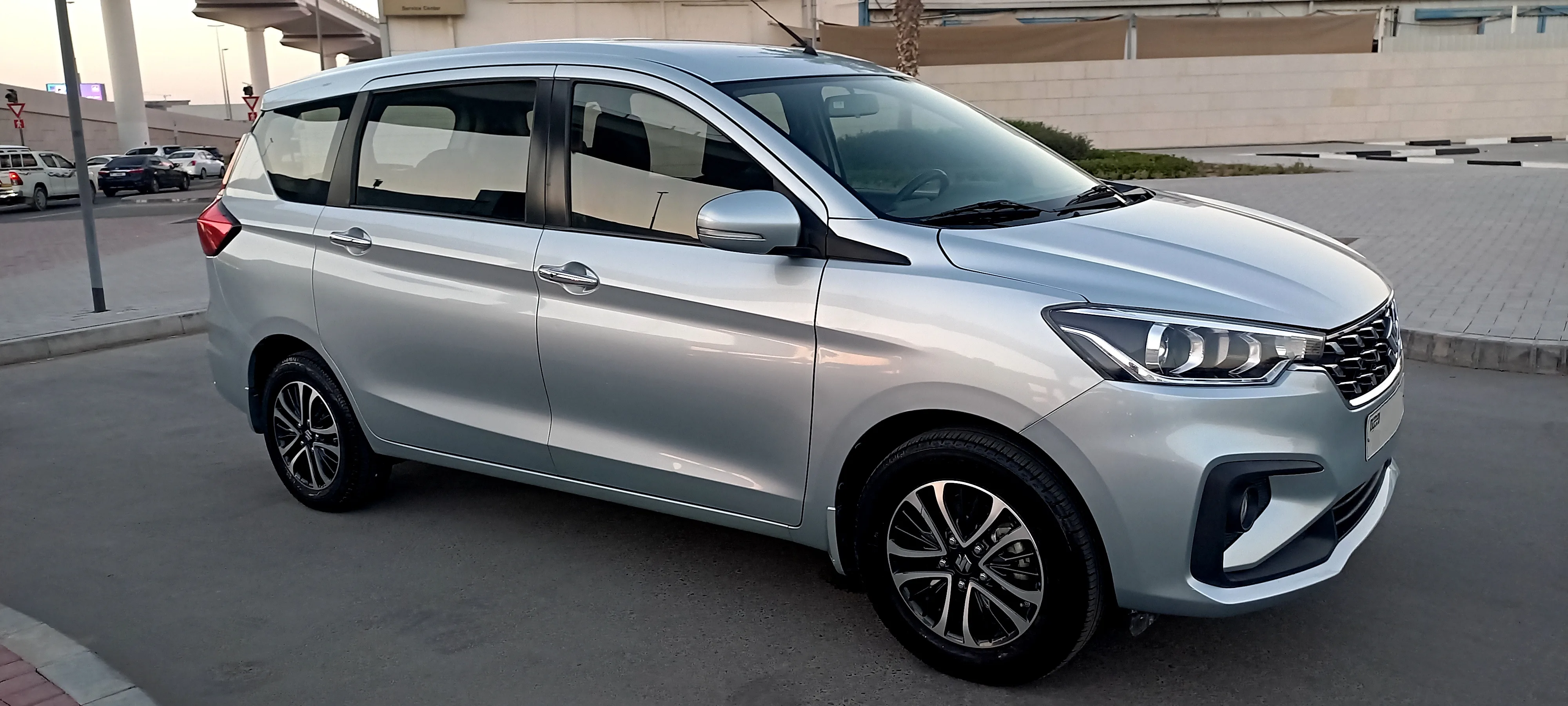 SUZUKI ERTIGA GLX FULL OPTION 2024 GCC 7 SEATER (ACCIDENT FREE PERFECT CONDITION)