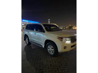 2014 Toyota Land Cruiser في Dubai سيارة مستعملة