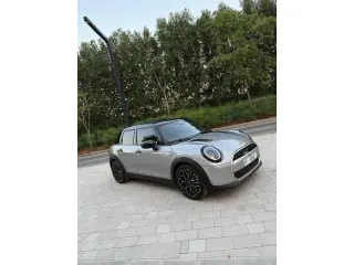 2025 Mini Cooper في Dubai سيارة مستعملة