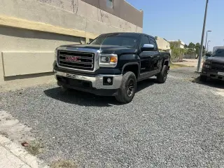 2014 GMC Sierra في Dubai سيارة مستعملة