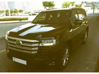 2023 Toyota Land Cruiser في Dubai سيارة مستعملة