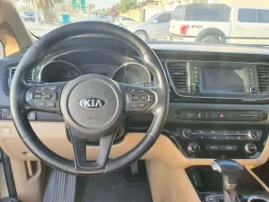 2020 كيا كارنفال EX