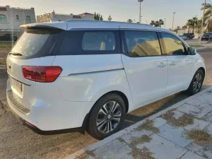 2020 كيا كارنفال EX