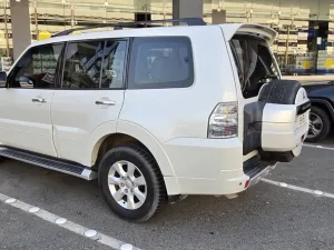 2014 ميتسوبيشي باجيرو GLS