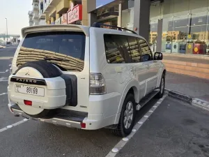 2014 ميتسوبيشي باجيرو GLS