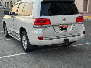 2019 Toyota Land Cruiser GXR