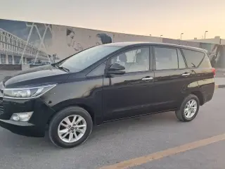 2018 Toyota Innova في Dubai سيارة مستعملة
