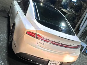 2017 لينكولن ام كي زد Reserve